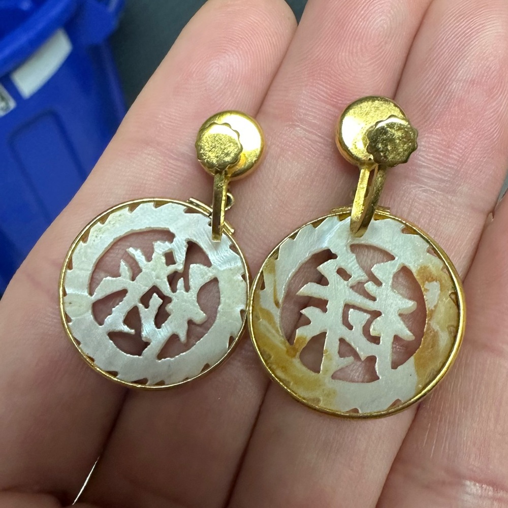 Vintage Gold Tone Mother Of Pearl Earrings - Picture 2 of 2